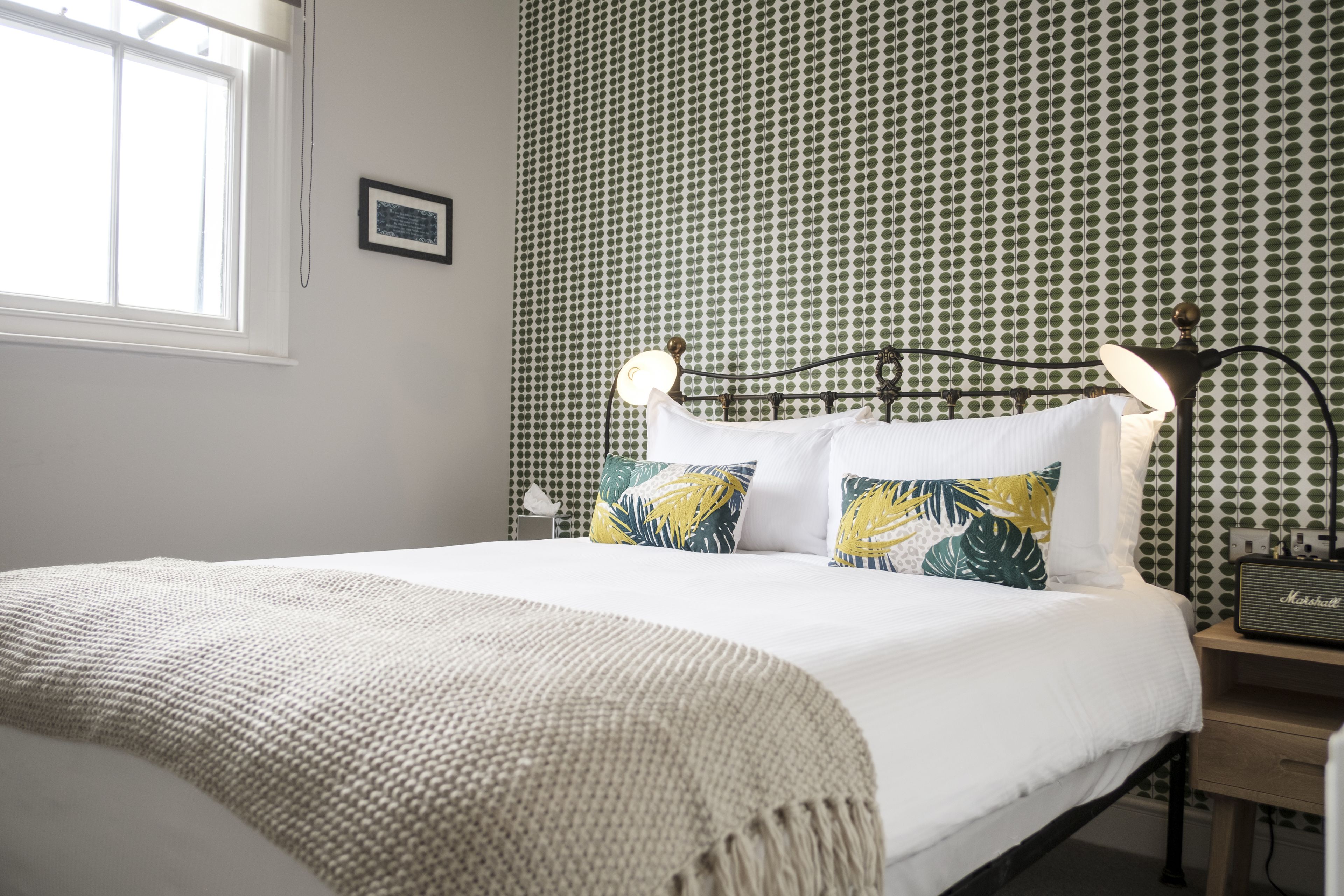 Family Double Room | Desk, iron/ironing board, free WiFi, bed sheets