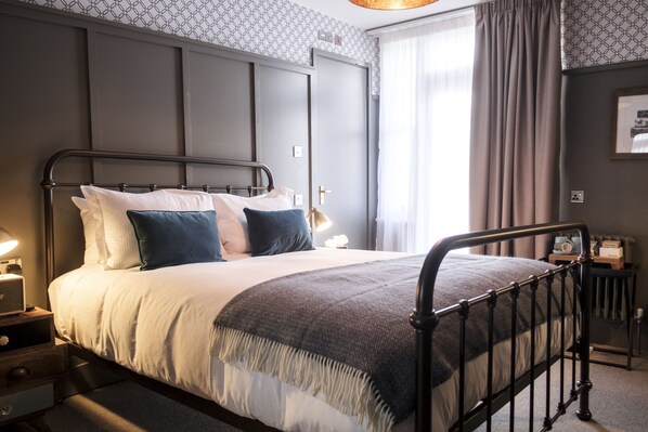 Cosy Room | Escritorio, tabla de planchar con plancha, wifi gratis y ropa de cama 