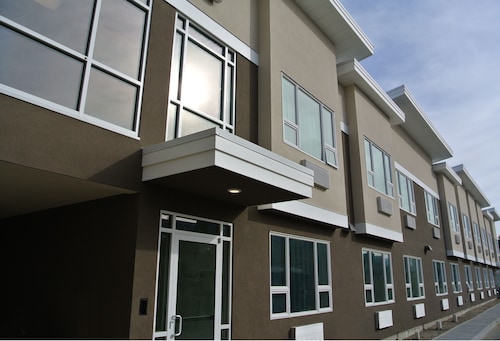 Econo Lodge Inn & Suites