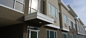 Econo Lodge Inn & Suites