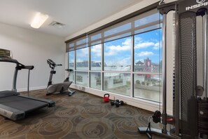 Gym - Econo Lodge Inn & Suites (Kelowna)