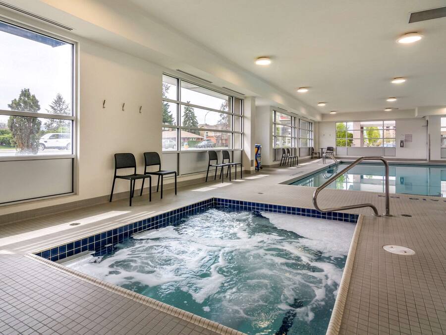 Hồ bơi trong nhà