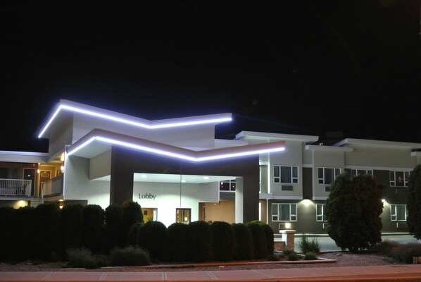 Exterior detail - Econo Lodge Inn & Suites (Kelowna)