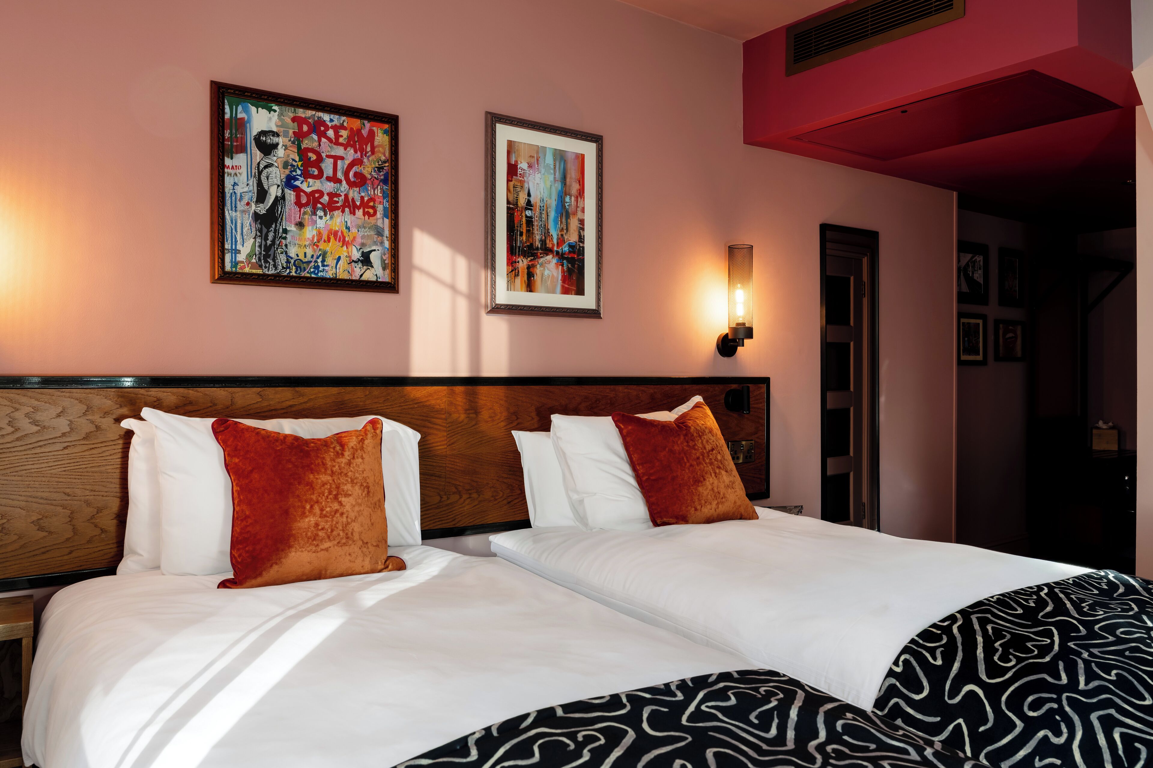 Zweibettzimmer | Zimmersafe, Schreibtisch, Bügeleisen/Bügelbrett, kostenloses WLAN