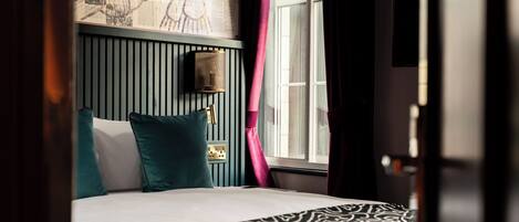 Luxury Double Room | In-room safe, desk, iron/ironing board, free WiFi