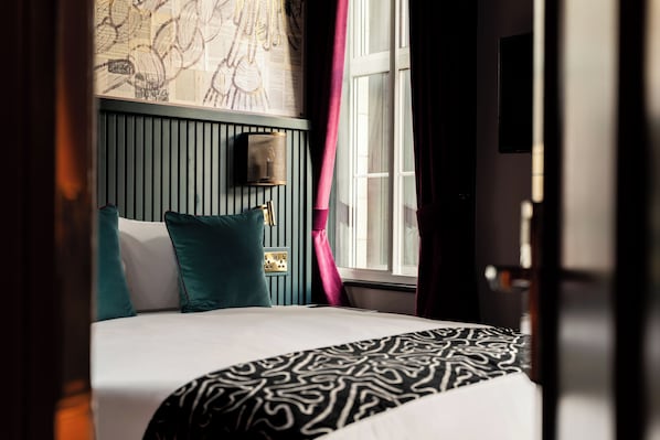 Luxury Double Room | In-room safe, desk, iron/ironing board, free WiFi