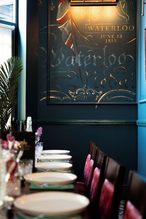 Breakfast, lunch and dinner served - The Wellington Hotel (London)