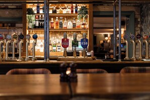 Bar (on property) - The Drayton Court Hotel (London)