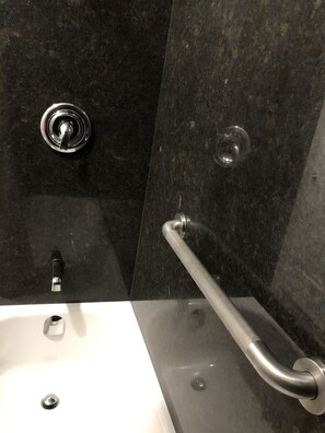 Double Room, 2 Queen Beds (Ground and 2nd Floor) | Bathroom | Combined shower/bathtub, hair dryer, towels - Aquarius Motel (Tay Valley)