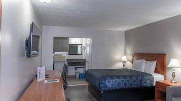 Habitación estándar, 1 cama de matrimonio (Ground and 2nd Floor) | Escritorio, tabla de planchar con plancha, wifi gratis y ropa de cama