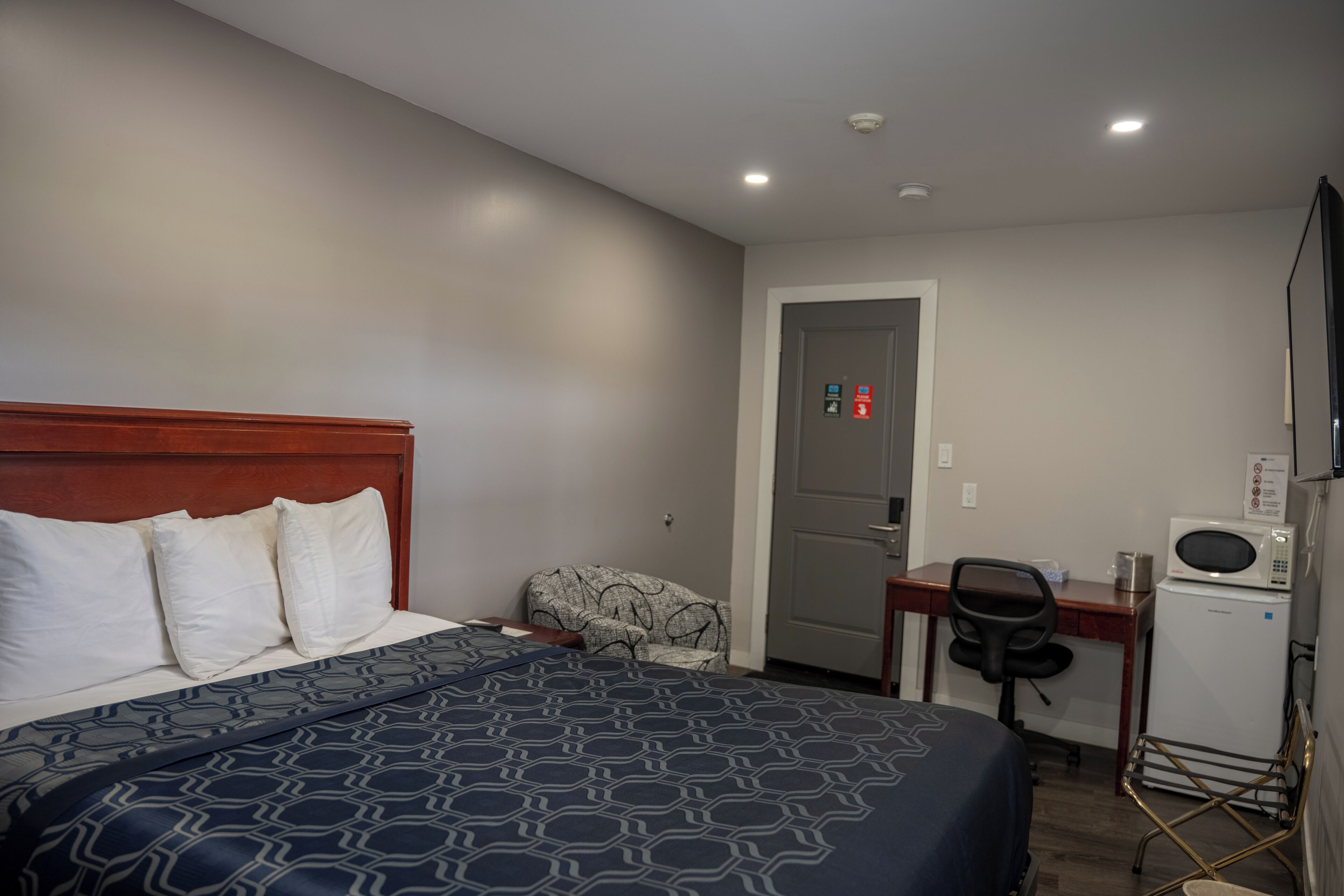 Chambre Standard, 1 grand lit (Ground and 2nd Floor)