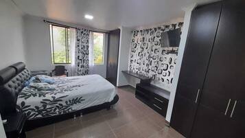 6 bedrooms, iron/ironing board, free WiFi, wheelchair access
