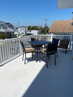 Outdoor dining - Large 4 Bedroom Townhome (North Wildwood)