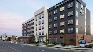 A Holiday Inn Express & Suites building with a modern design, featuring multiple floors and large windows. - Holiday Inn Express and Suites Little Rock Downtown by IHG (Little Rock)