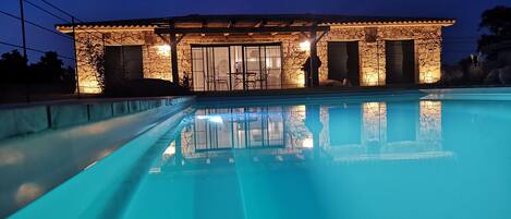 Outdoor pool, a heated pool