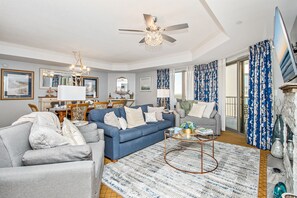 Smart TV, fireplace
