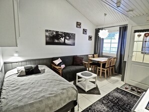 2 bedrooms, bed sheets