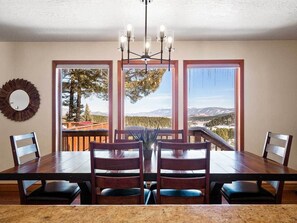 Dining - Sunrise Pines Walk to Country Club; 2mi from Ski lift, Hot Tub, two decks (Angel Fire)