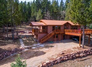 Exterior - Sunrise Pines Walk to Country Club; 2mi from Ski lift, Hot Tub, two decks (Angel Fire)