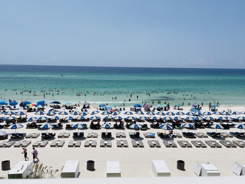 beach front. - STUNNING Huge - 1593 ft beachfront condo. - No elevators needed