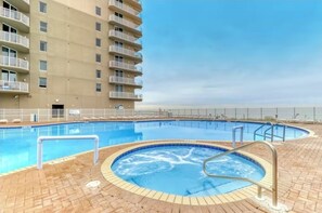 Piscina coperta, piscina all'aperto