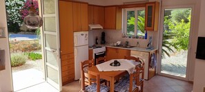 Fridge, microwave, oven, coffee/tea maker