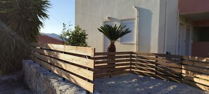 Property grounds - Kalyves Mili's house sea view (Kalyves, Chania, crete)