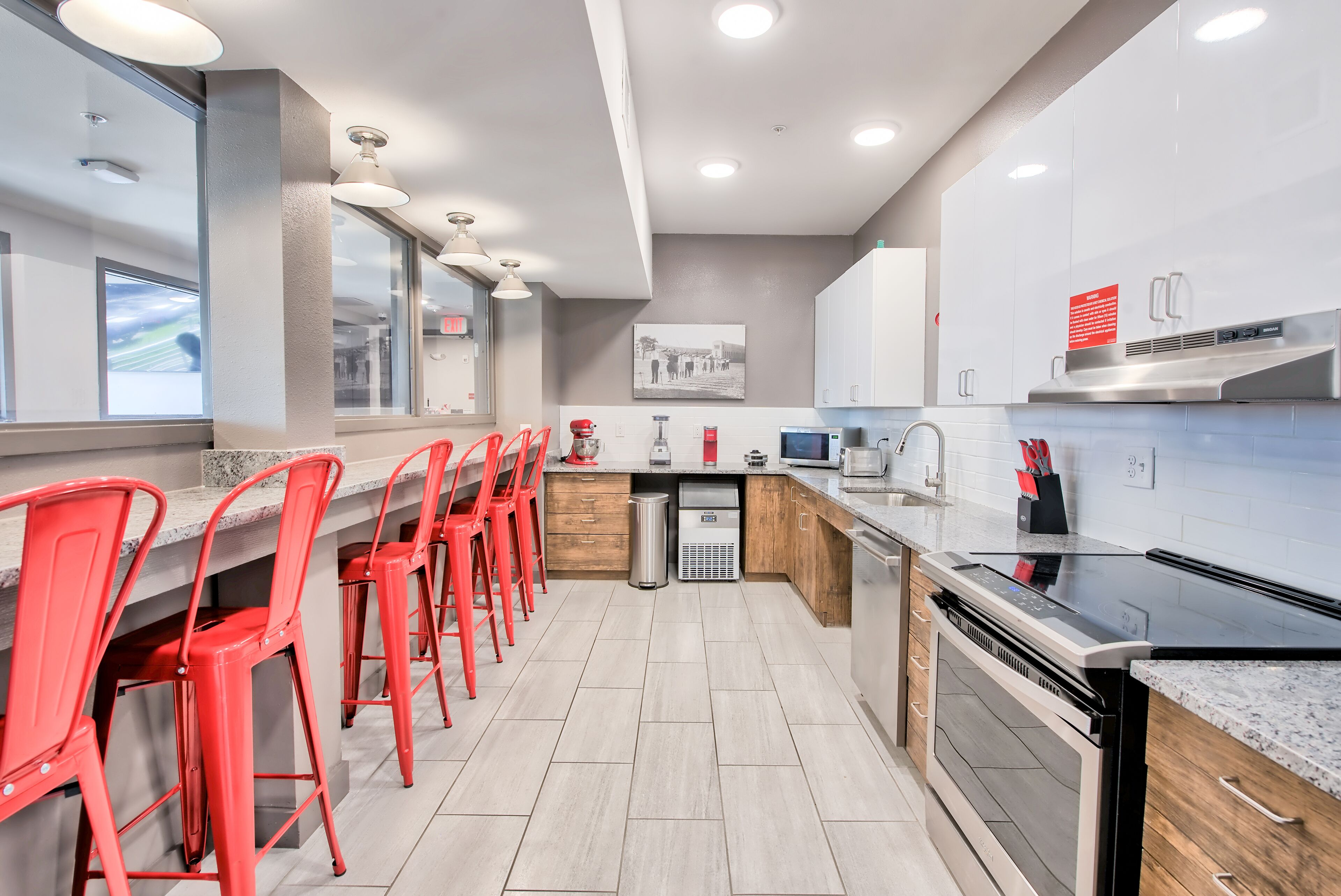 fridge, microwave, coffee/tea maker