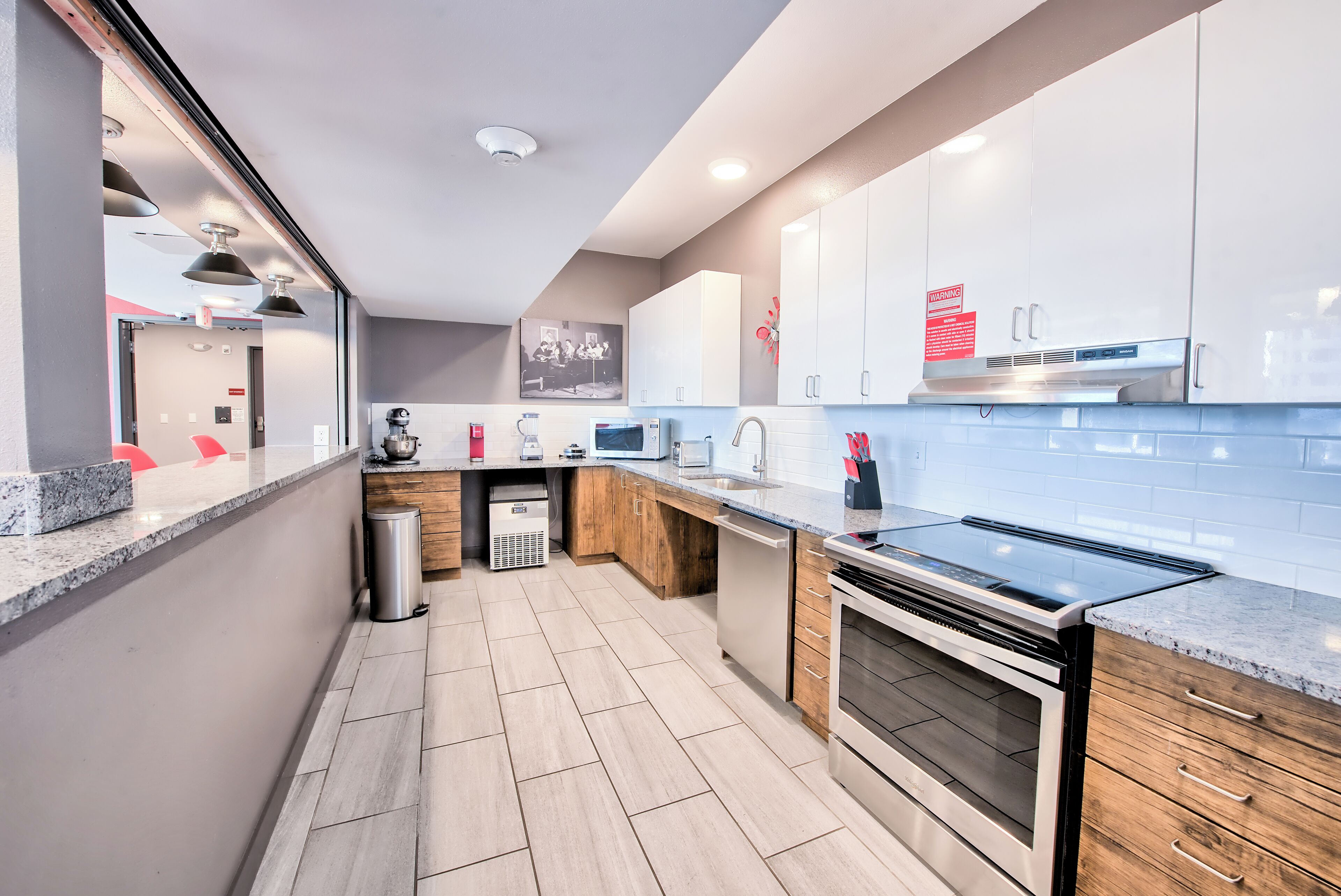 fridge, microwave, coffee/tea maker