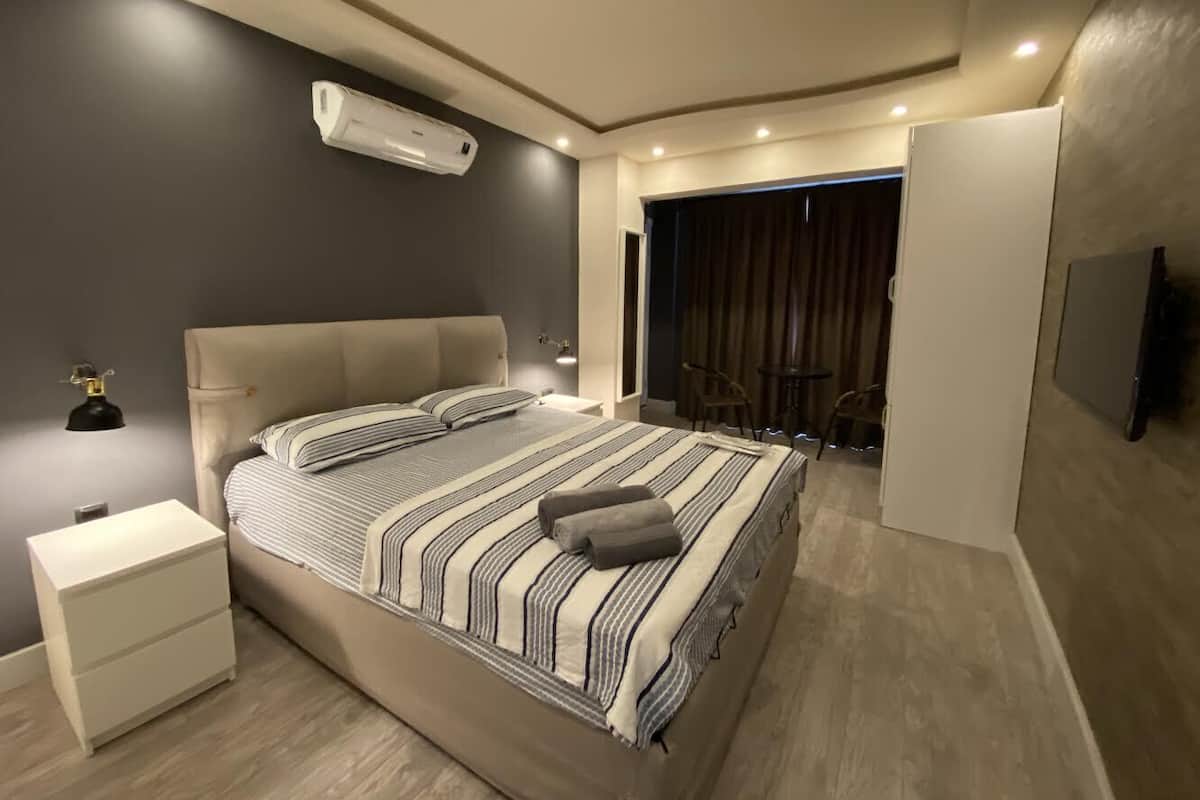 Quarto luxo | Wi-Fi de cortesia, roupa de cama