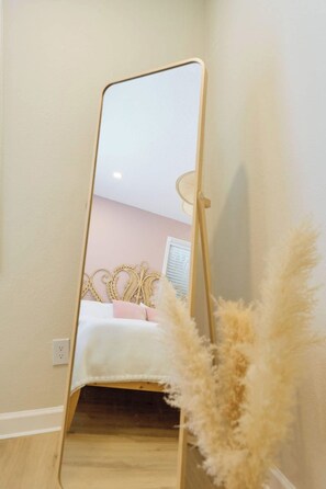 2 bedrooms, iron/ironing board, travel cot, free WiFi