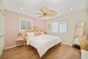 2 bedrooms, iron/ironing board, travel cot, free WiFi