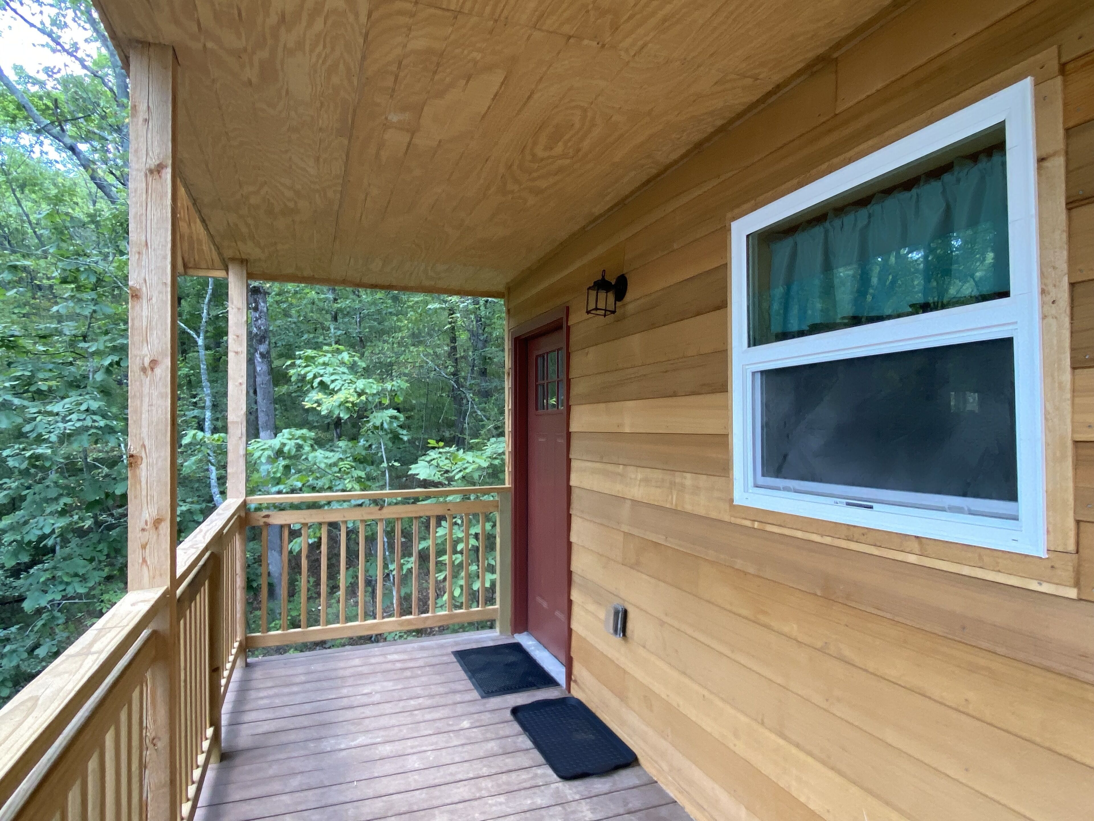 Cozy cabin in our little woodland village - access to pond and meadow
