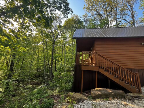 Cozy cabin in our little woodland village - access to pond and meadow