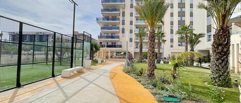 المنطقة المحيطة بالمنشأة