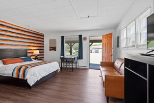 Estúdio luxo | Área de estar | TV de tela plana 32 polegadas com canais a cabo, TV