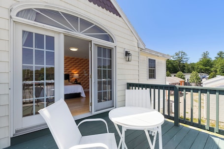 Deluxe Room | Terrace/patio. Wagon Wheel Motel