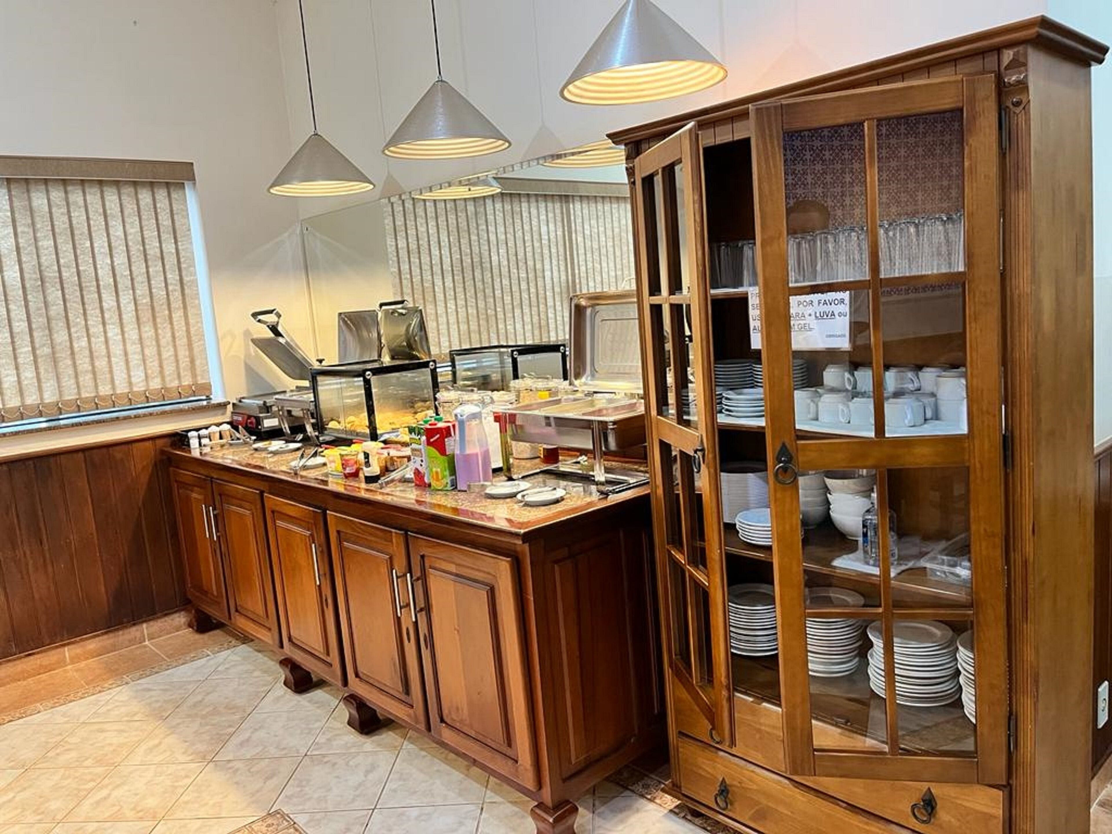 包含每日自助早餐