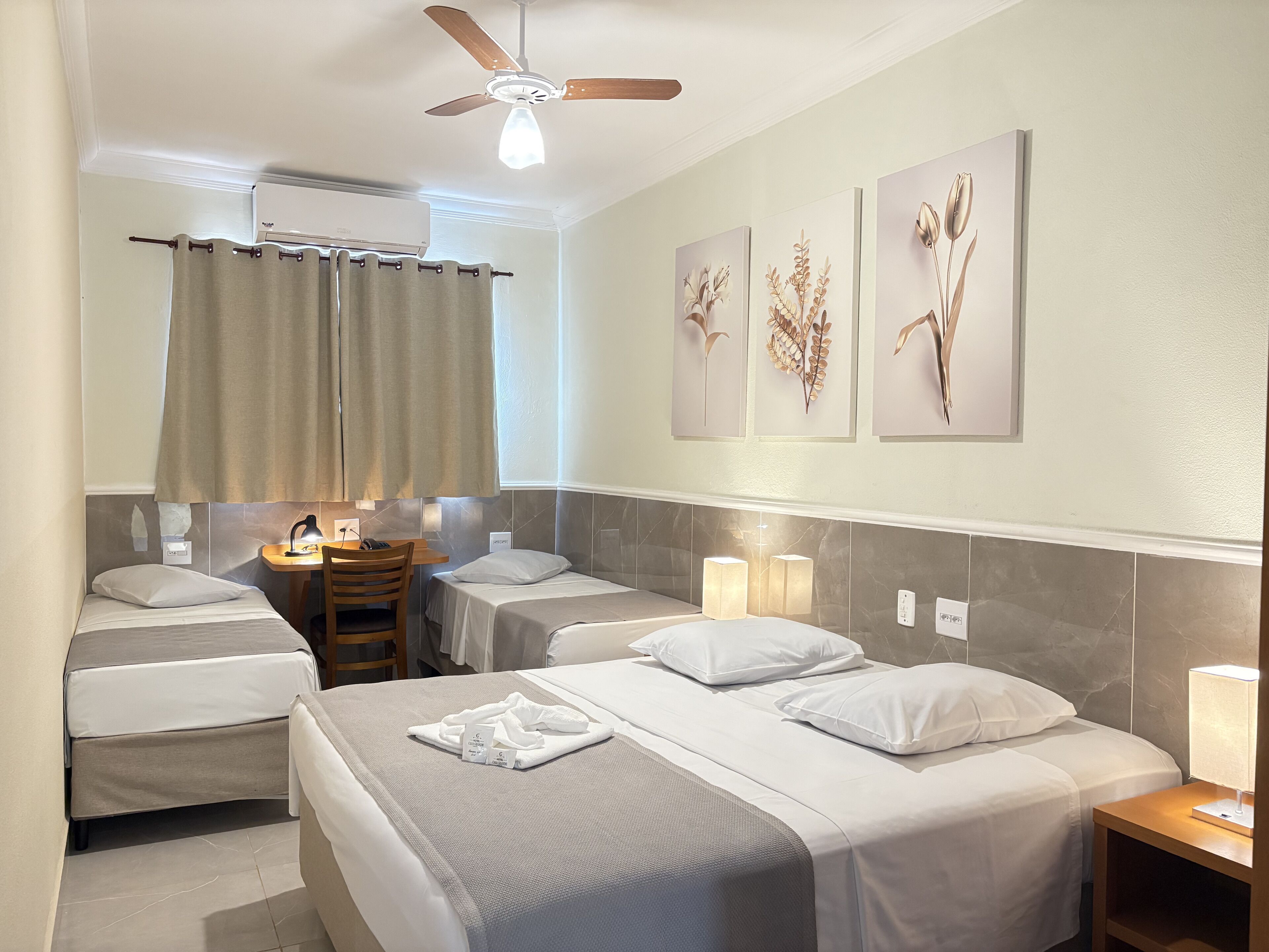 標準四人房 | 低過敏寢具、羽絨被、書桌、筆電工作空間