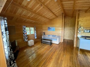Cottage | 2 bedrooms, iron/ironing board, free WiFi, bed sheets - Beautiful 3-bed Cottage in Tipperary (Garrykennedy)