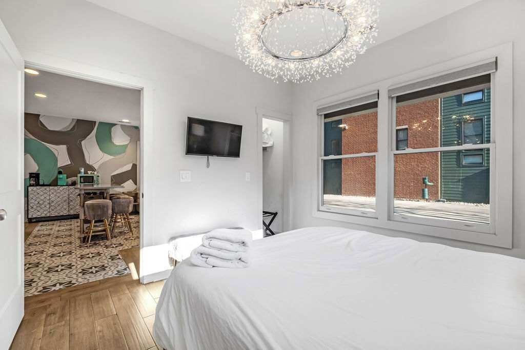 10 bedrooms, desk, iron/ironing board, free WiFi