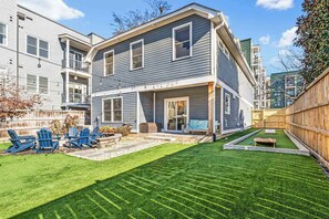 Exterior - Downtown Private Backyard Oasis 5 min to Broadway (Nashville)