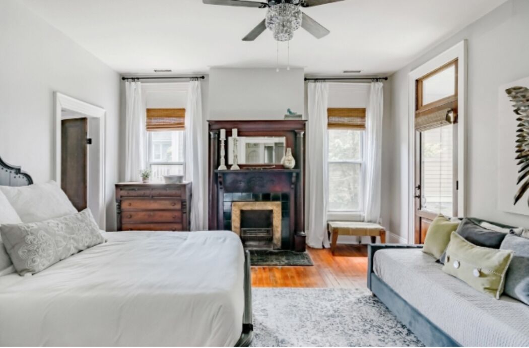 September Deal- House & Duplex in Germantown, sleeps up to 20!
