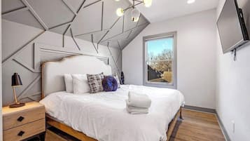 10 bedrooms, desk, iron/ironing board, travel cot