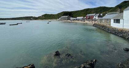 Beautiful and freshly renovated cottage in the heart of Pwllheli