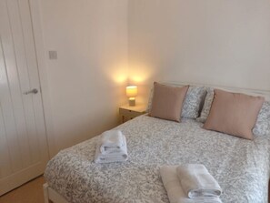 2 chambres, fer et planche à repasser, accès au Wi-Fi (inclus)