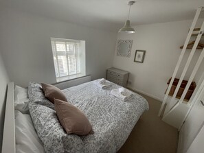 2 bedrooms, iron/ironing board, free WiFi, bed sheets - Beautiful and freshly renovated cottage in the heart of Pwllheli (Pwllheli)