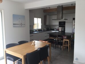 Dining - Maison Contemporaine Avec Piscine Très Bien Située (Marseille)