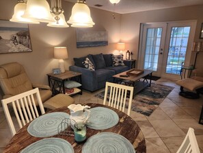 Dining - Charming Safety Harbor Villa - Walk to downtown and Philippe Park- Pet friendly (Safety Harbor)