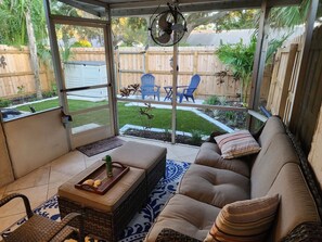 Terrace/patio - Charming Safety Harbor Villa - Walk to downtown and Philippe Park- Pet friendly (Safety Harbor)